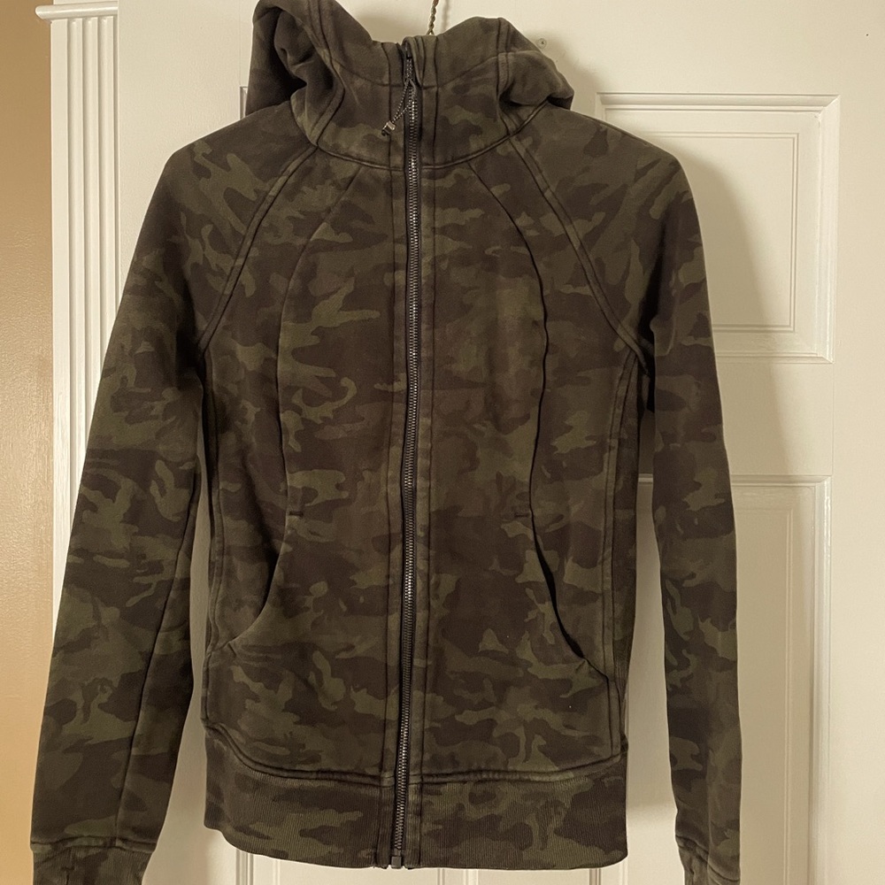 Camouflage Lululemon Sweatshirt size 4